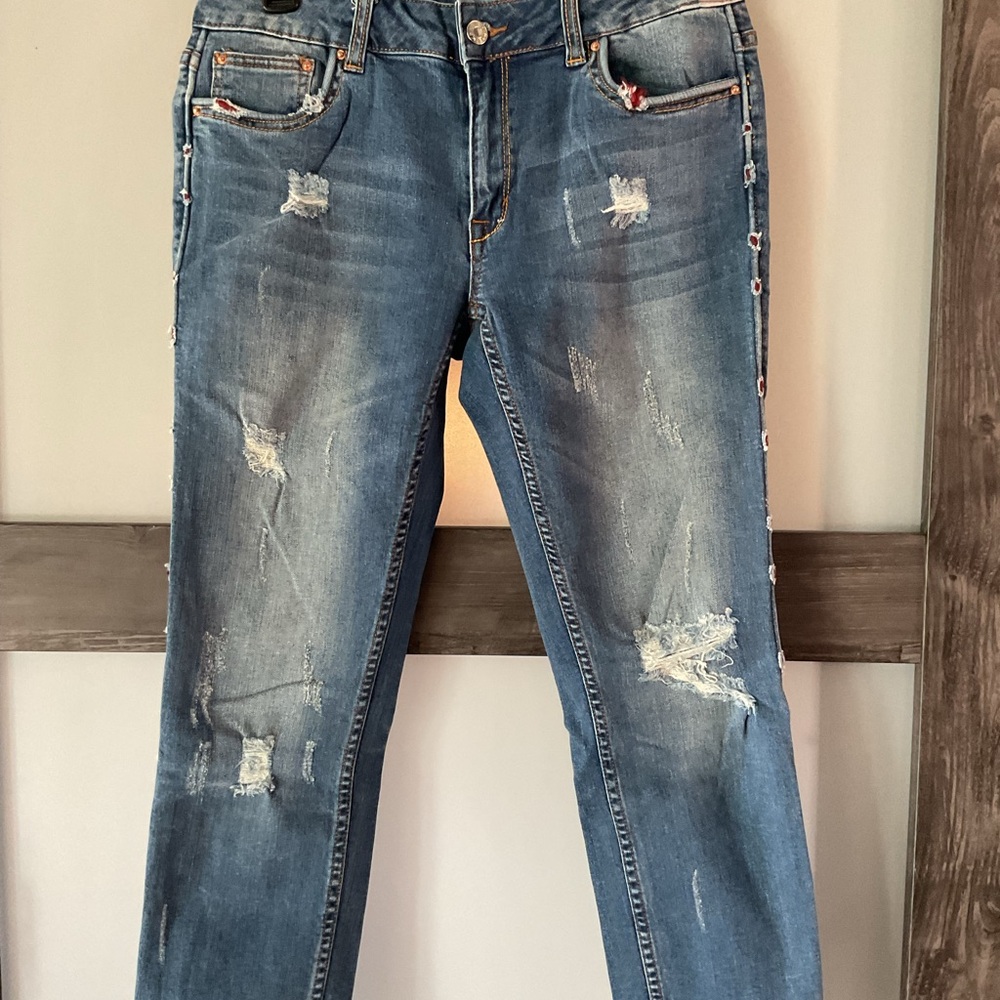 EUC- Litz distressed ankle jeans